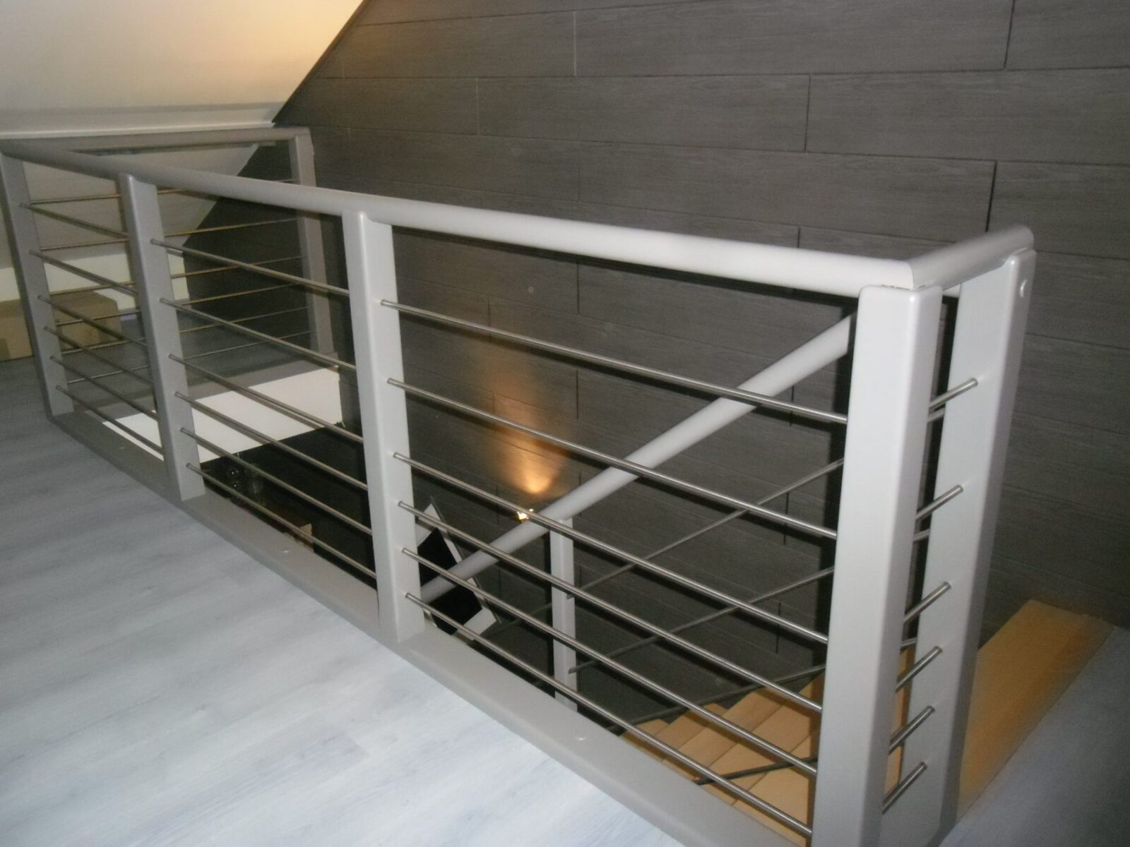 Escalier bois à crémaillère centrale — vue 6