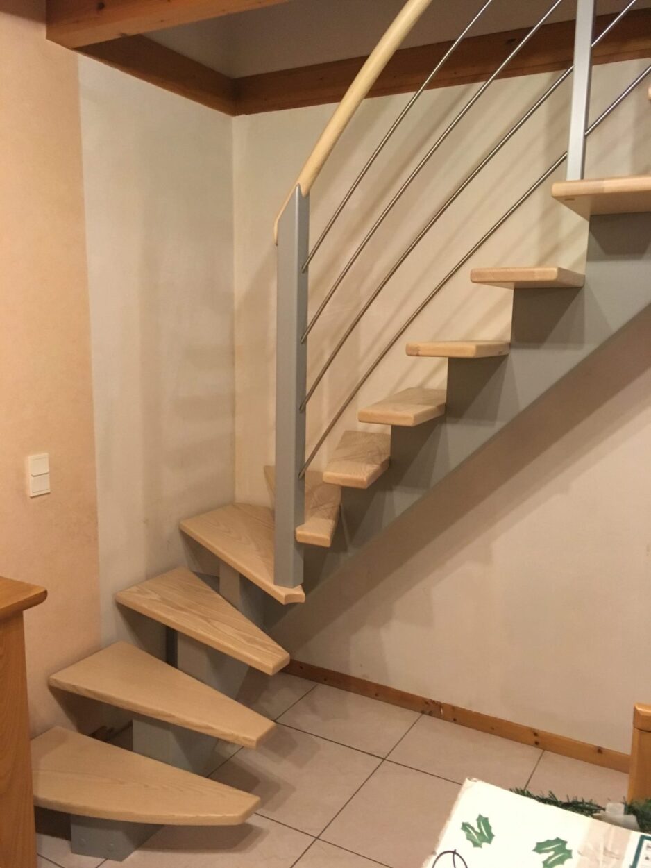 Escalier bois avec garde-corps à câbles inox — vue 1